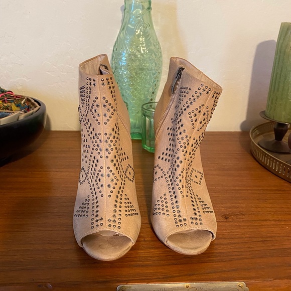 Vince Camuto Kanster Bootie REVOLVE - Picture 4 of 4